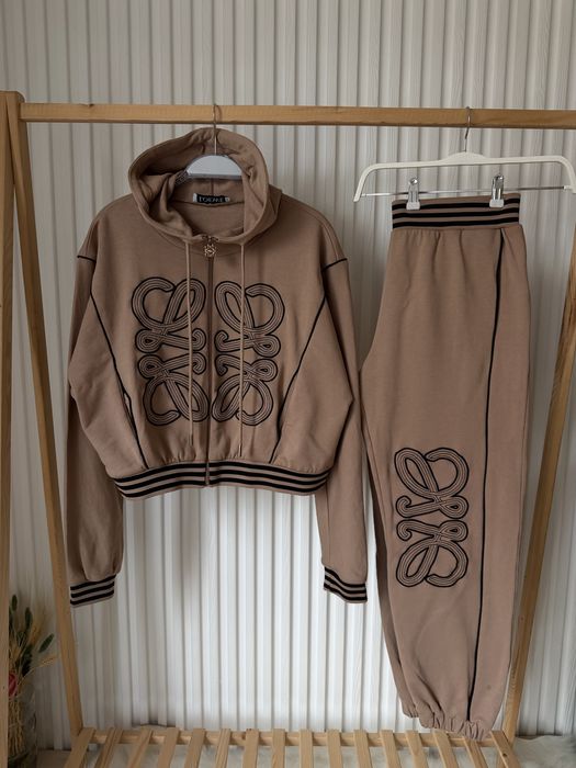 Продавам дамски маркови комплекти