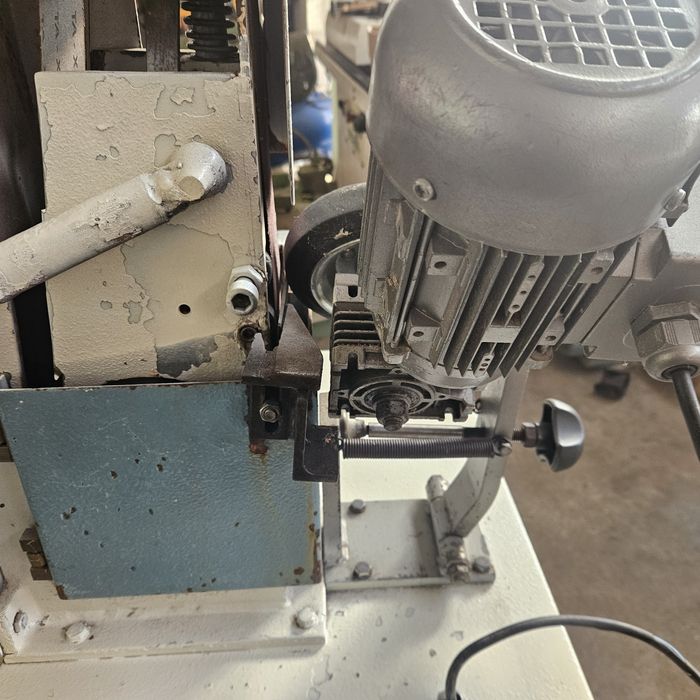 шлайф машина за кръгли детайли