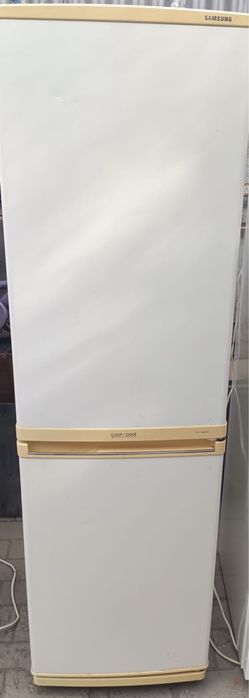 Холодильники продам