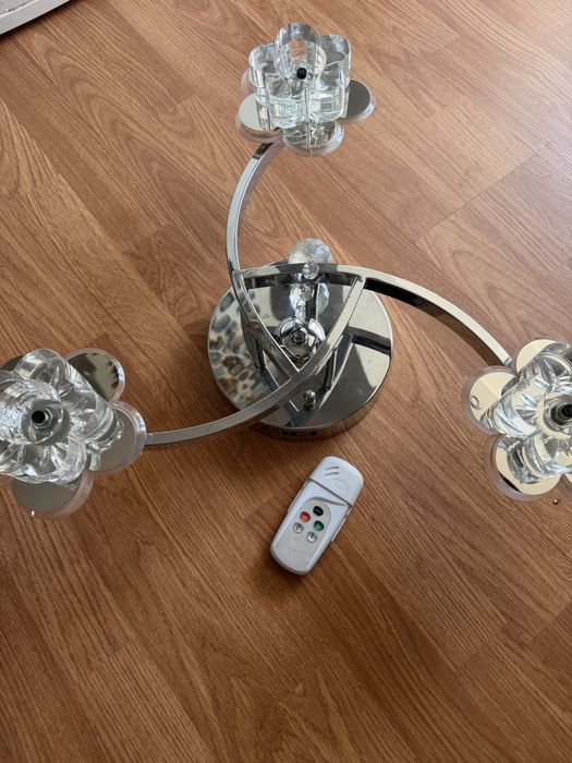 Vand Lustra 3 brate cu telecomanda
