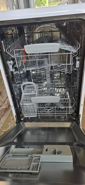 Съдомиялна Hotpoint Ariston