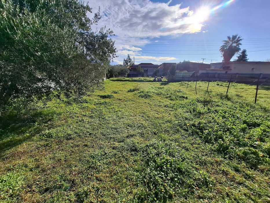 Продава се парцел в регулация с площ 205 м2 в Аспровалта, Гърция