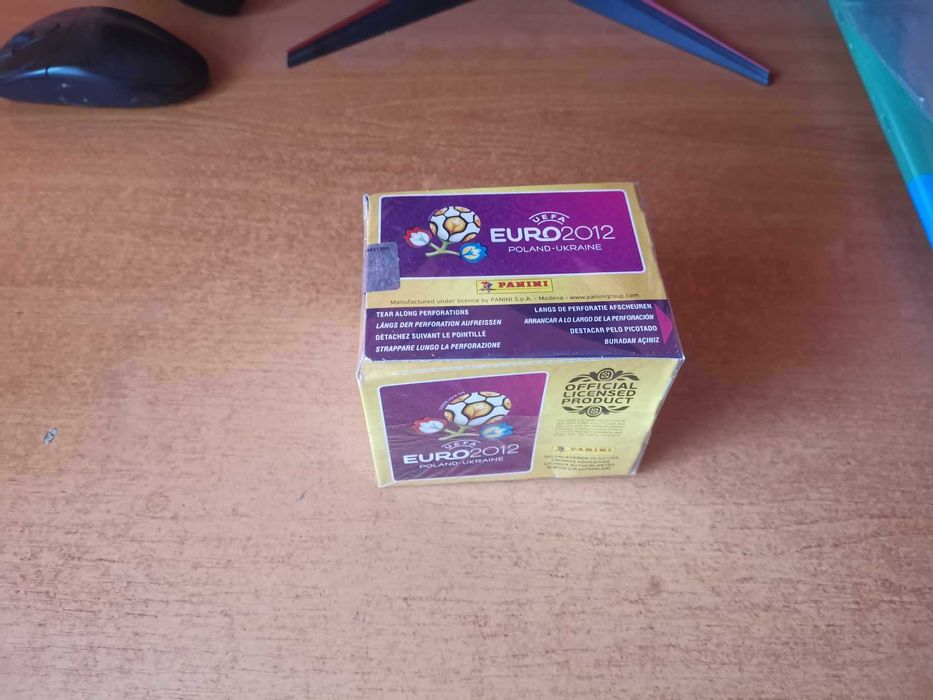 Cutie cu plicuri Panini Uefa Euro 2012 Varianta cu 50 de plicuri