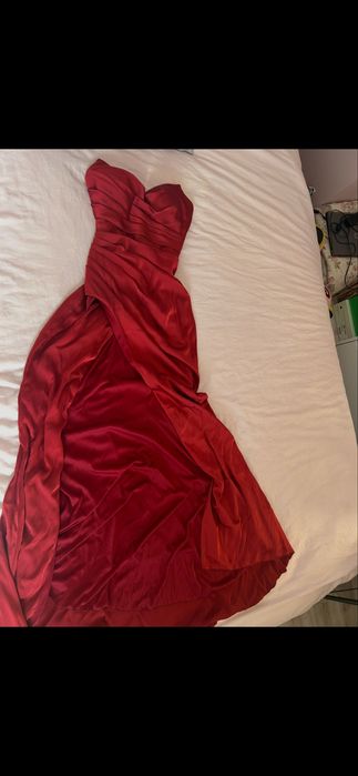 Бална рокля сатенена червена