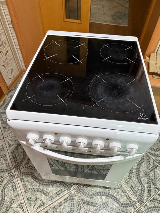 Индукционная плита INDESIT