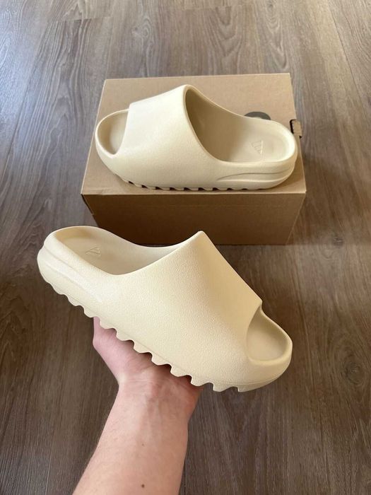 Papuci Sport Yeezy Slide Bone Adidas Bej Papuci Yeezy - Livrare Verificare