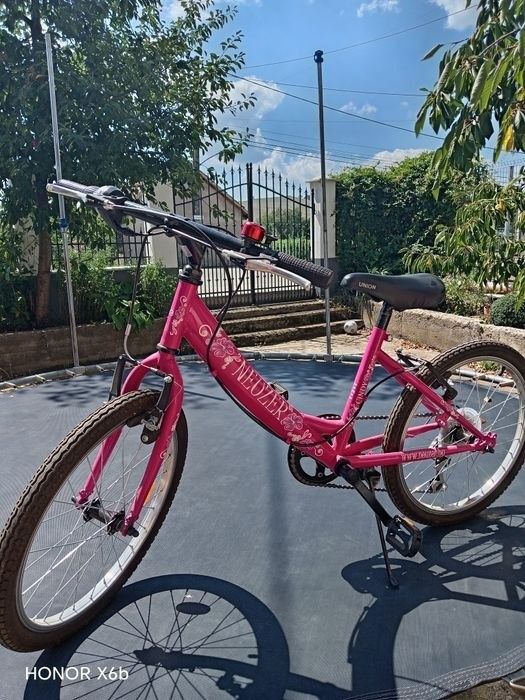 Vând bicicleta de fete urgent