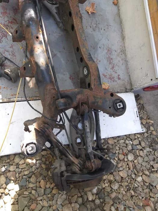 БМВ Е87  задни спирачни апарати и спирачни дискове шенкели