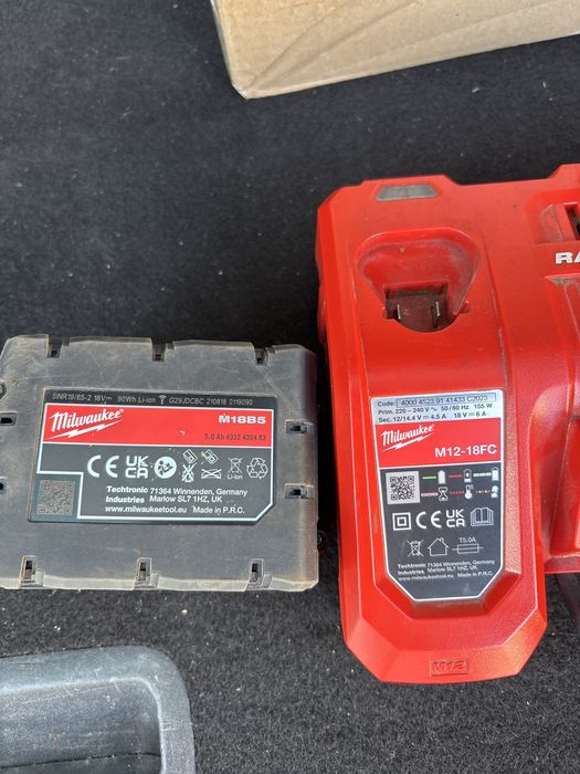 Millwakee incarcator fast si baterie 5 ah