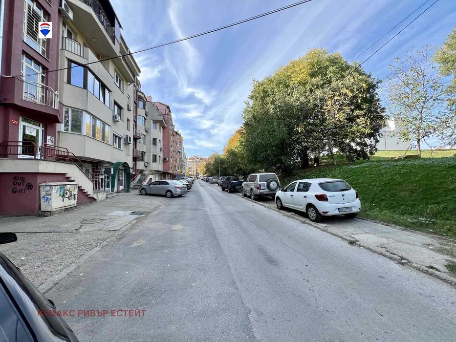 Дава се под наем Офис в Русе, Център - 14 кв.м за 204 € - Снимка #4