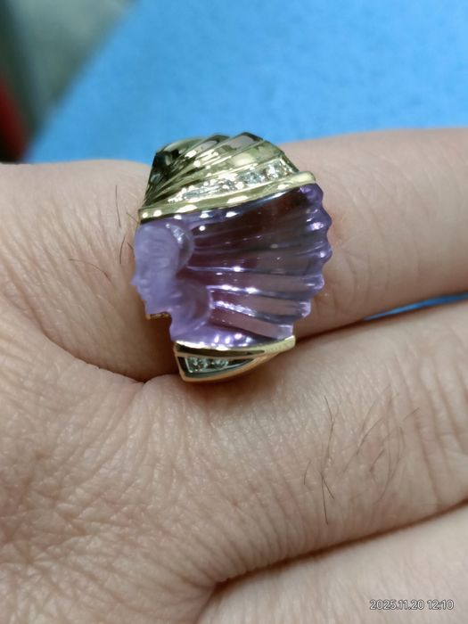 Vind inel din aur 14kt cu ametist sculptat