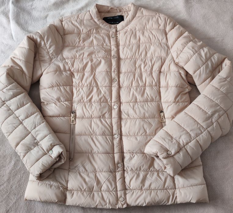 Дамско тънко бежово Яке SINSAY и Грейка Stradivarius
Дамско тънко бежо