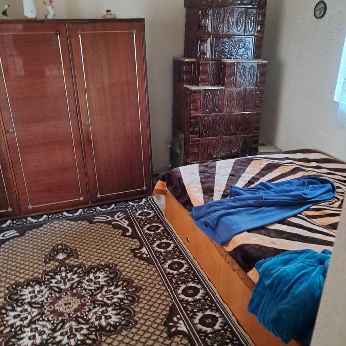 Taren cu casa de vanzare