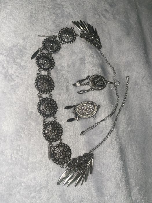 Шекелік сырғасымен бірге