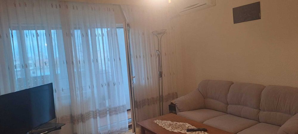 Apartament trei camere Exercitiu, etaj 3/4, liber