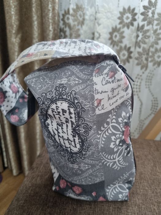 Genți cu inimioare / set genți cosmetice