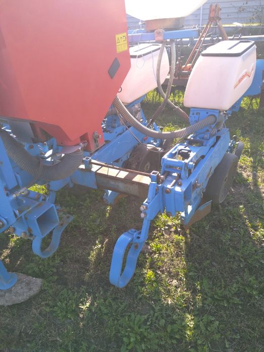 Vând semănătoare Monosem NG + M single  telescopic cu dotări Full.