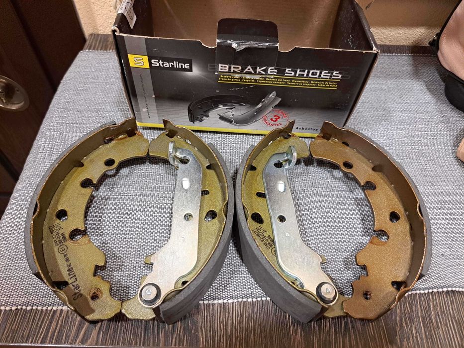 Продавам задни челюсти за Mazda 2 от 2004, марка Starline