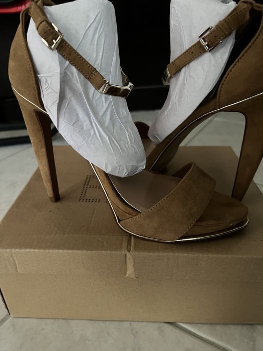 Pantofi cu toc Bershka 39+ plic