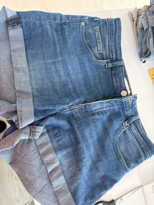 Vand blugi scurti H&M