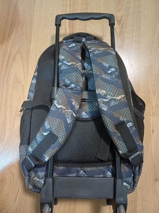 Детска раница за училище с колелца