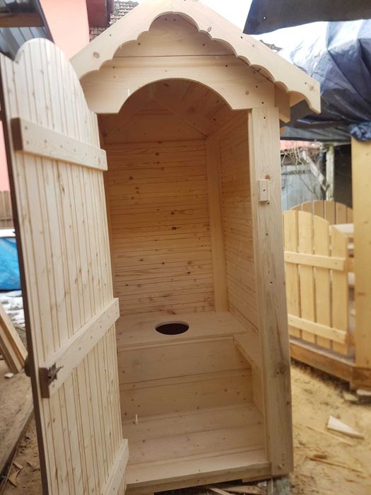 WC din lemn gradina