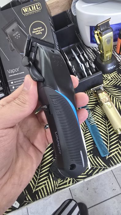 Vând mașini tuns WHAL Vapor ca nouă