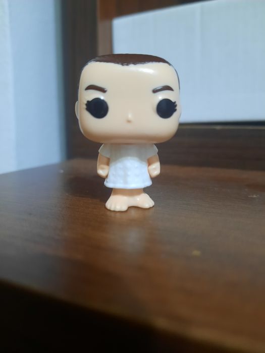 Vând figurine funko pop stranger things