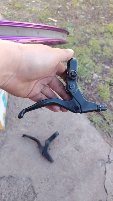 Продам 2 тормозные ручки для велосипеда