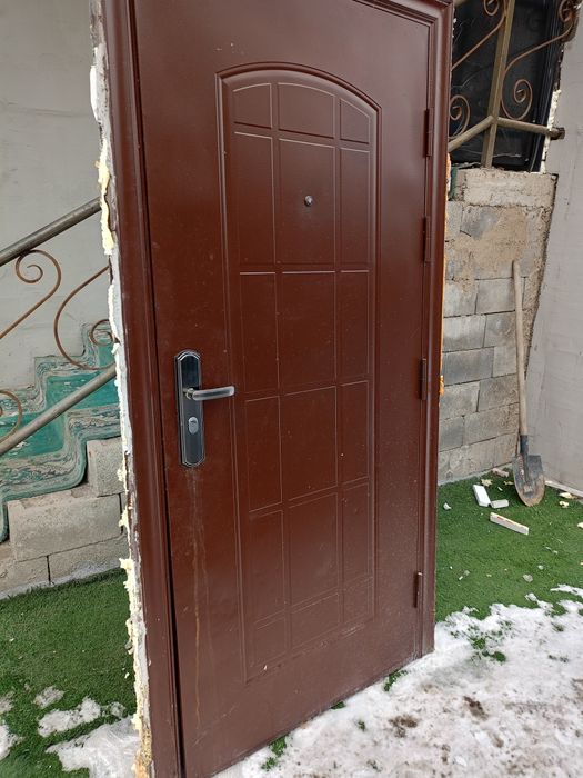 Дверь входная б/у