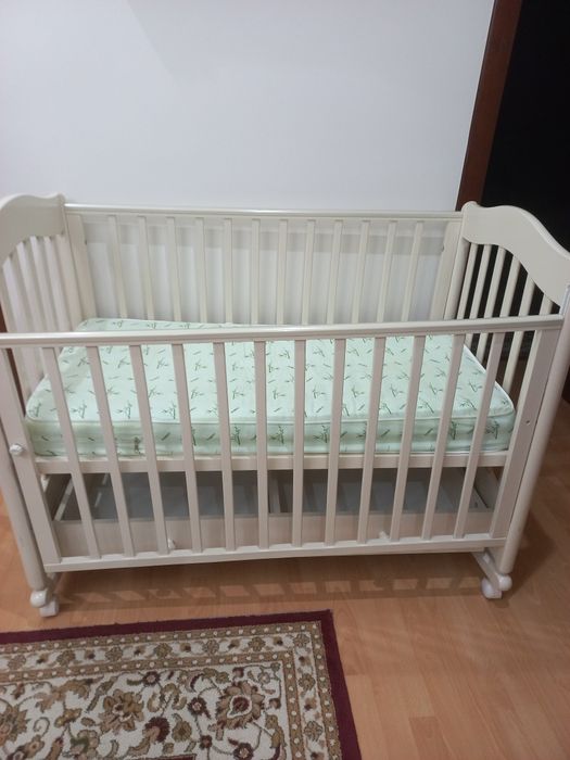 Продам детскую кроватку