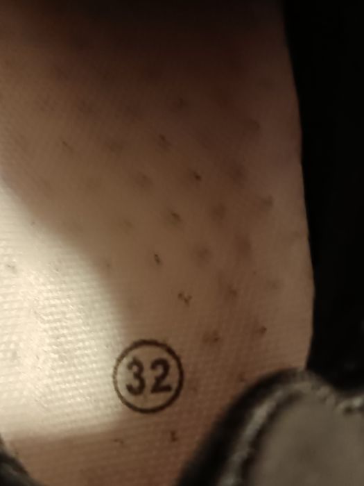 Vând papuci copi marimeai 33 și 32