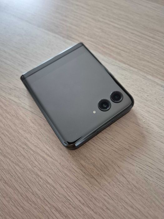 Motorola Razr 40 Ultra, като нов (гаранция до 06.27)