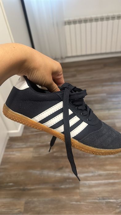 Продам новые кеды ,цвет темно синий