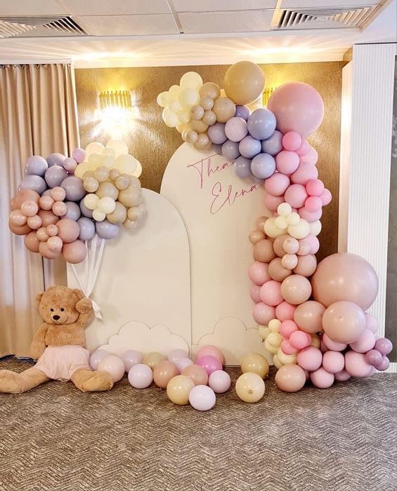 Botez, nunți, petreceri - evenimente cu baloane și flori artificiale