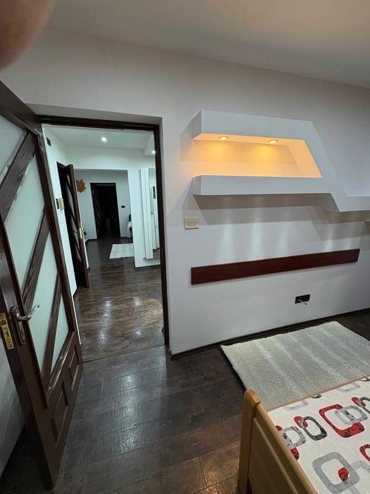 Inchiriez apartament 3 camere