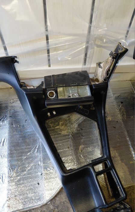 Центральная консоль одна деталь 5000тнг бмв е34