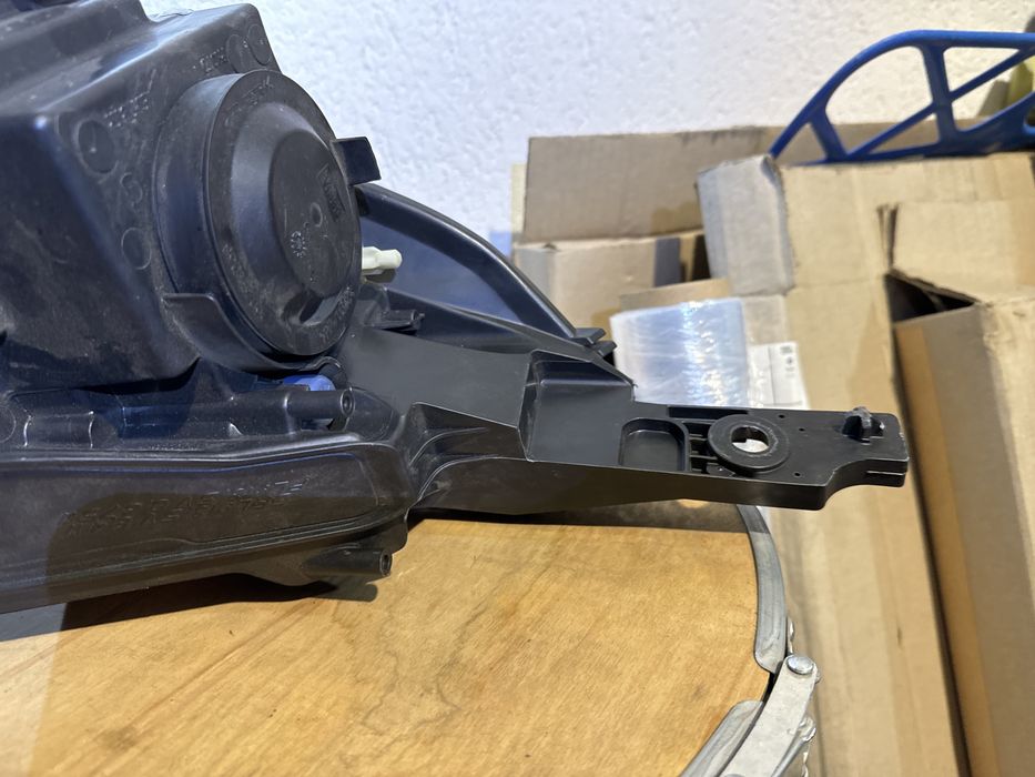 Far peugeot 2008 stanga halogen stare inpecabila