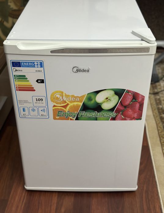 Мини-холодильник Midea AS-88LN в отличном состоянии