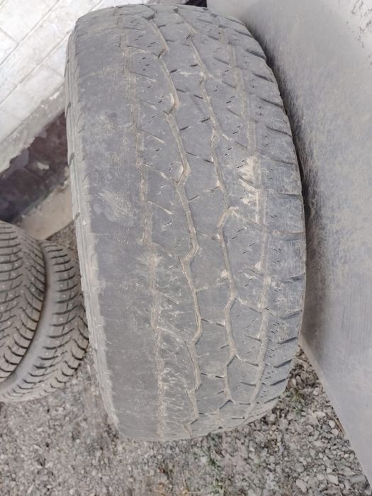 Продам всесезонную резину