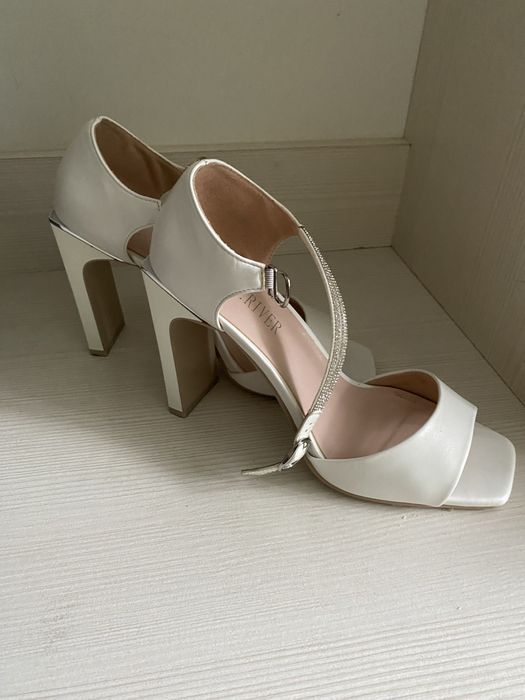 Шикарные босоножки