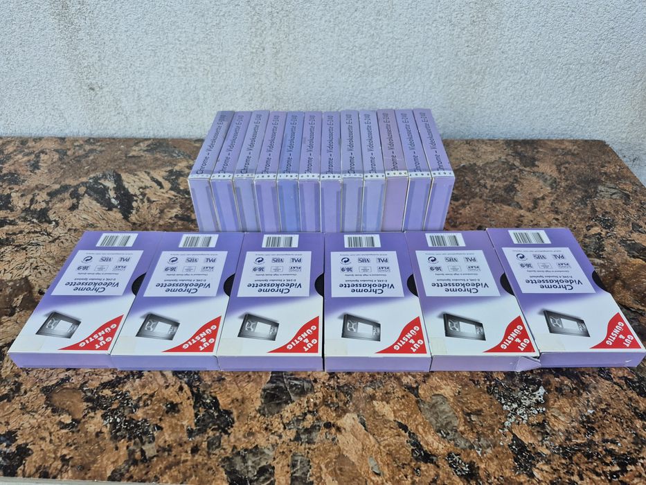 Vând lot 15 casete video VHS originale , 240 minute cu filme diferite