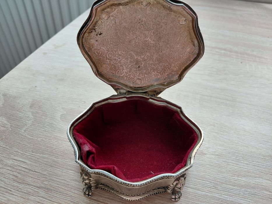 Vand 2 casete bijuterii