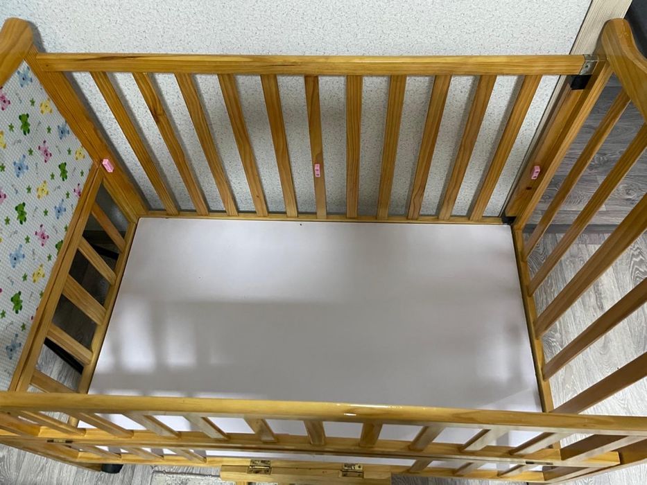 Детская кроватка и люлька