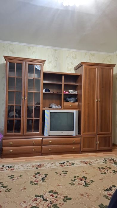 Настенный шкаф + диван