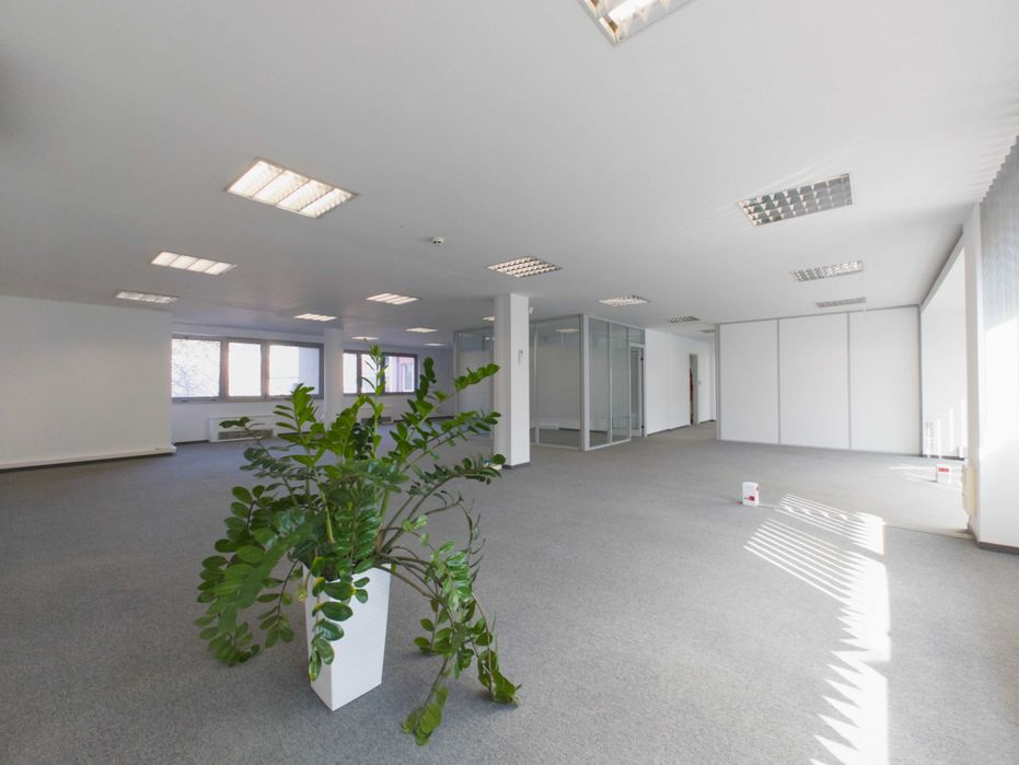 Офис под наем: 500 кв.м. в модерна бизнес сграда до НДК