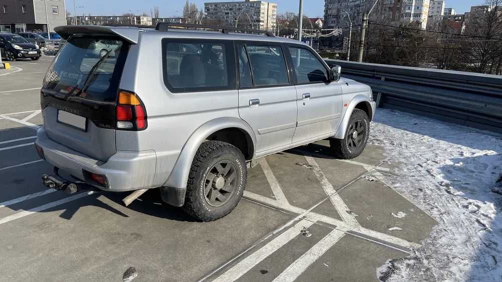 Mitsubishi Pajero Sport 4x4  2,5D,   7000 Euro +TVA