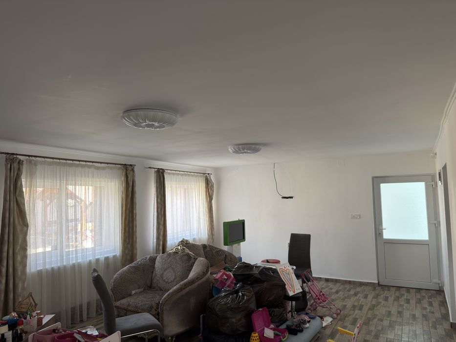 Casa de vanzare cu teren generos si hala metalica