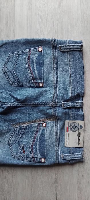 Blugi Tommy Hilfiger pt fete