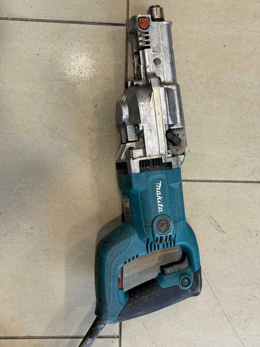 Саблен трион Makita JR3070CT – 1510W